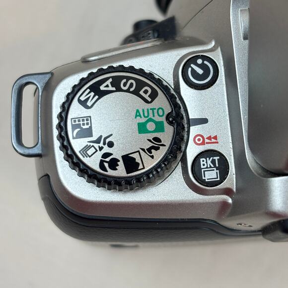 Nikon N65 35mm SLR Film Camera Bundle w/ 2 Quantaray Lenses 28-90mm 70-300mm - Picture 8 of 12